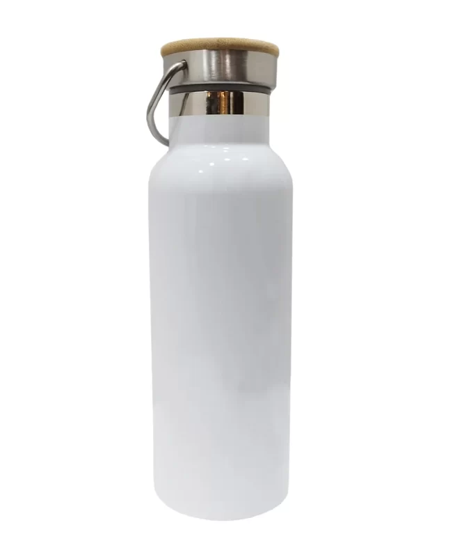 Botella de 750 ml fabricada en metal, cuenta con una tapa de click que se cierra con seguridad. Ideal para mantener tus bebidas fresca
